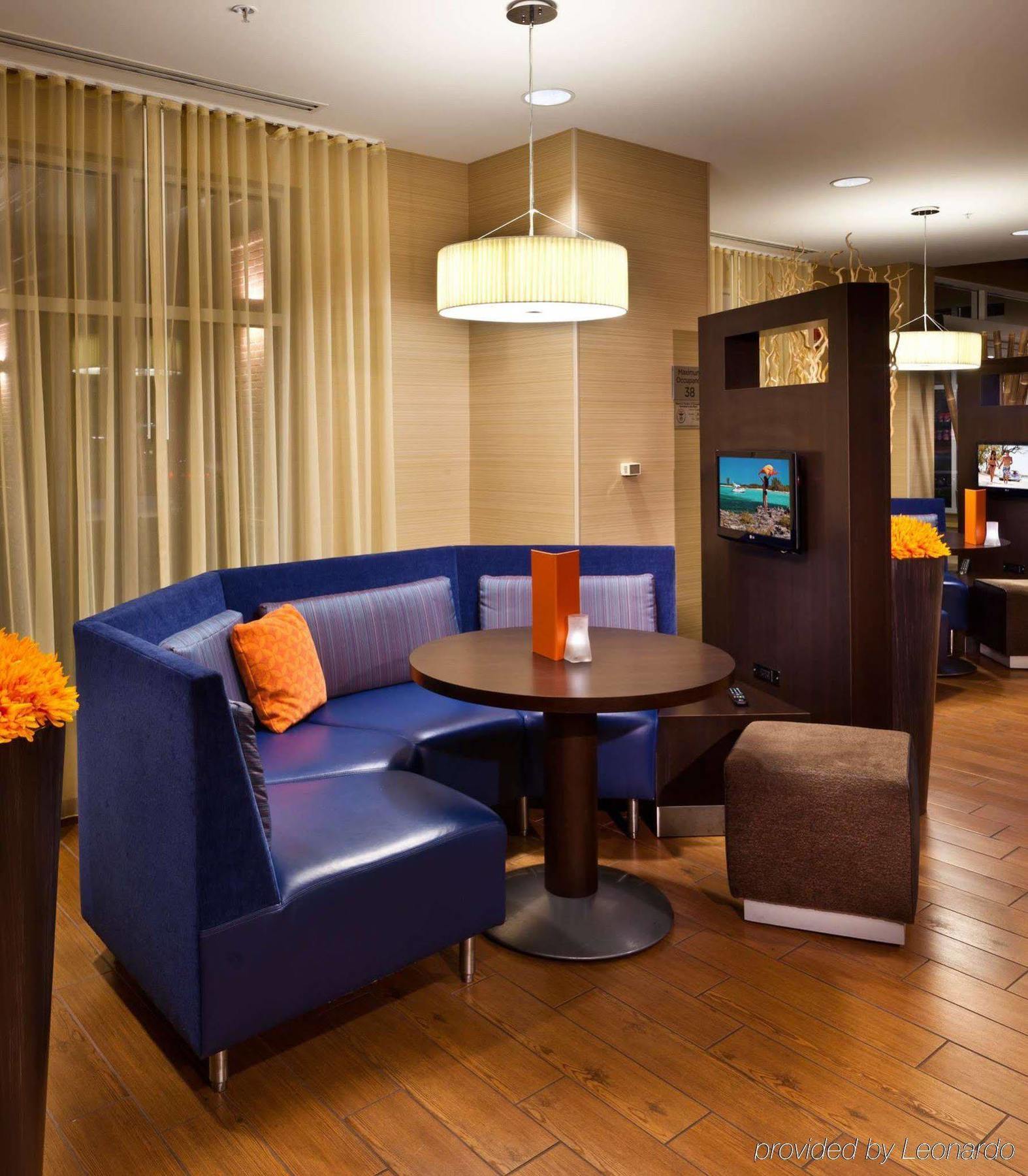 Courtyard Columbus Easton Hotell Restaurant bilde